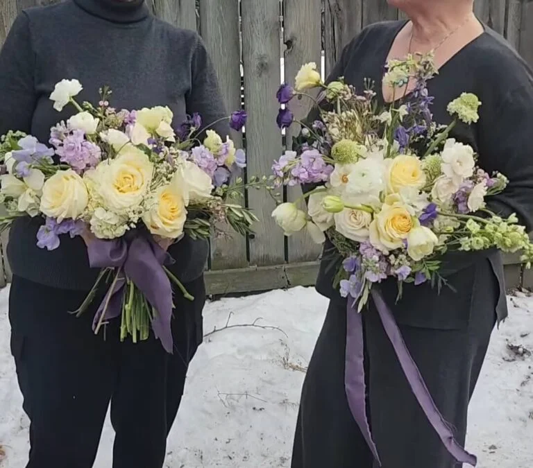 Chicken wire bouquet detail