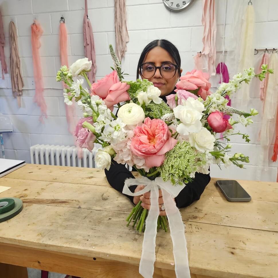 Chicken wire armature bouquet