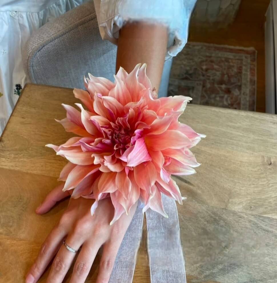 Contemporary corsage design