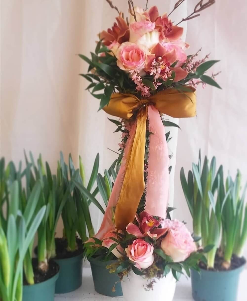 Fresh rose topiary detail